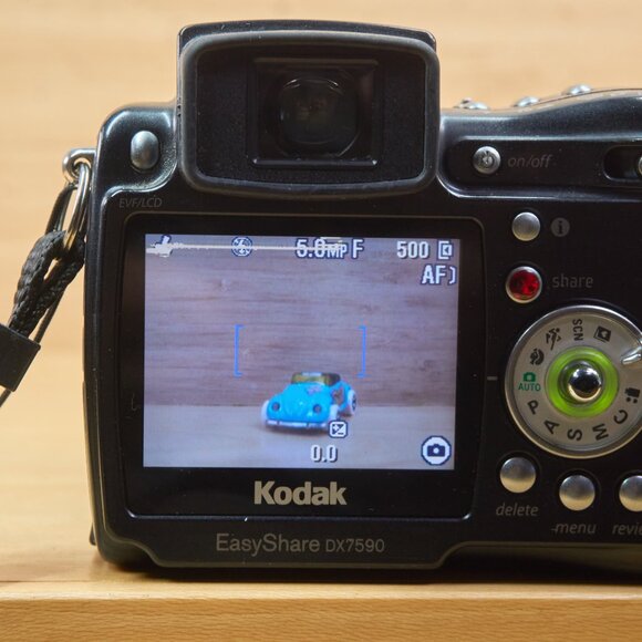 Kodak EasyShare DX7590 5 MP 10x Optical Zoom Digital Camera - Picture 6 of 8